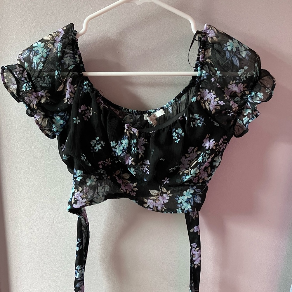 ⚡️2/$10 Floral Cropped Top w/ Tie Back